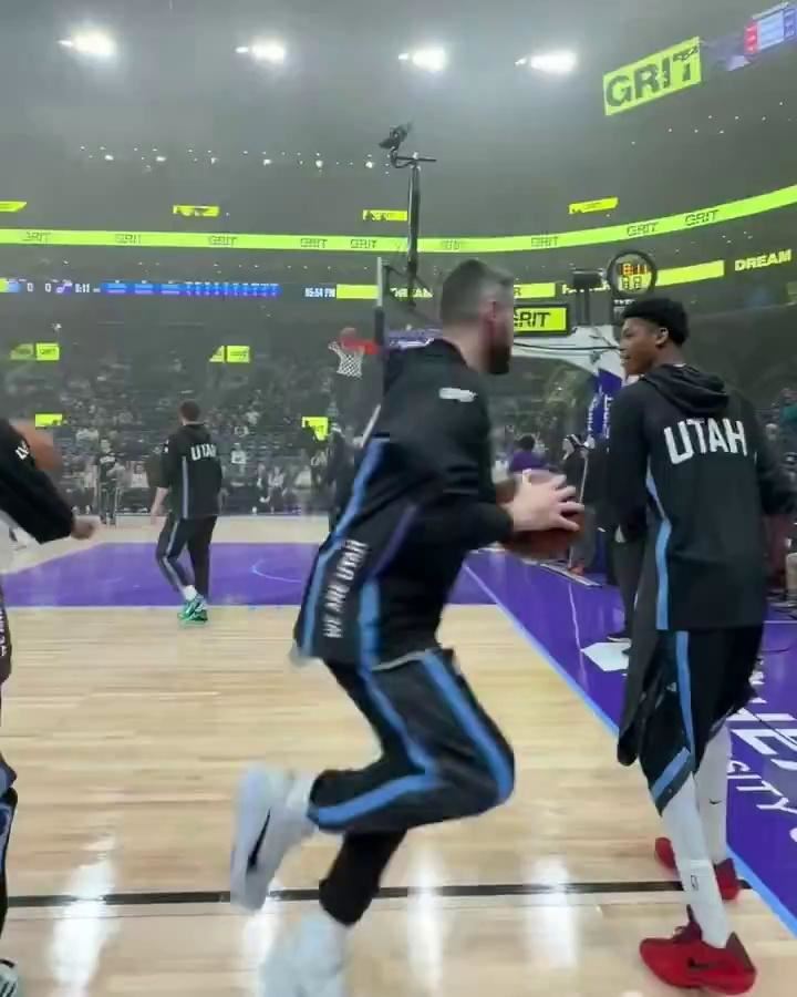 [流言板]言传身教！爵士官媒晒乐福传授贝利360度三分远射-NBA新闻