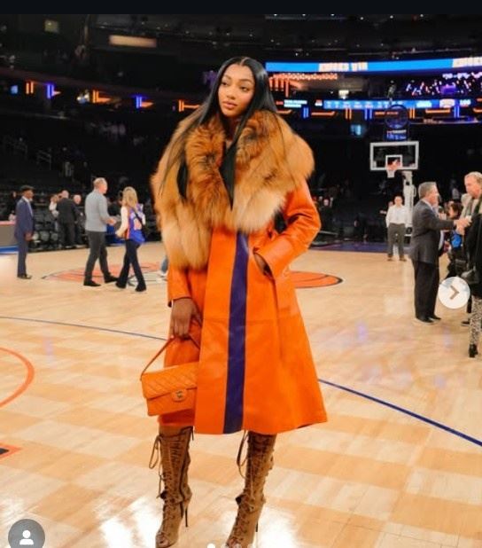 身材高挑！里斯穿尼克斯配色大衣观战NBA 绯闻男友为魔术的小卡特