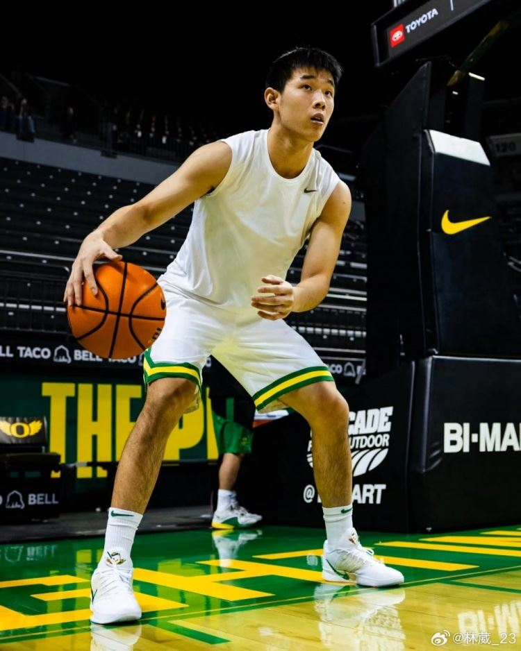 21分钟8分均创个人NCAA生涯新高！林葳发博晒近照：天冷多穿衣