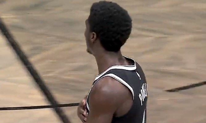  惨案！德雷克·鲍威尔三分再进 篮网领先雄鹿40分之多！