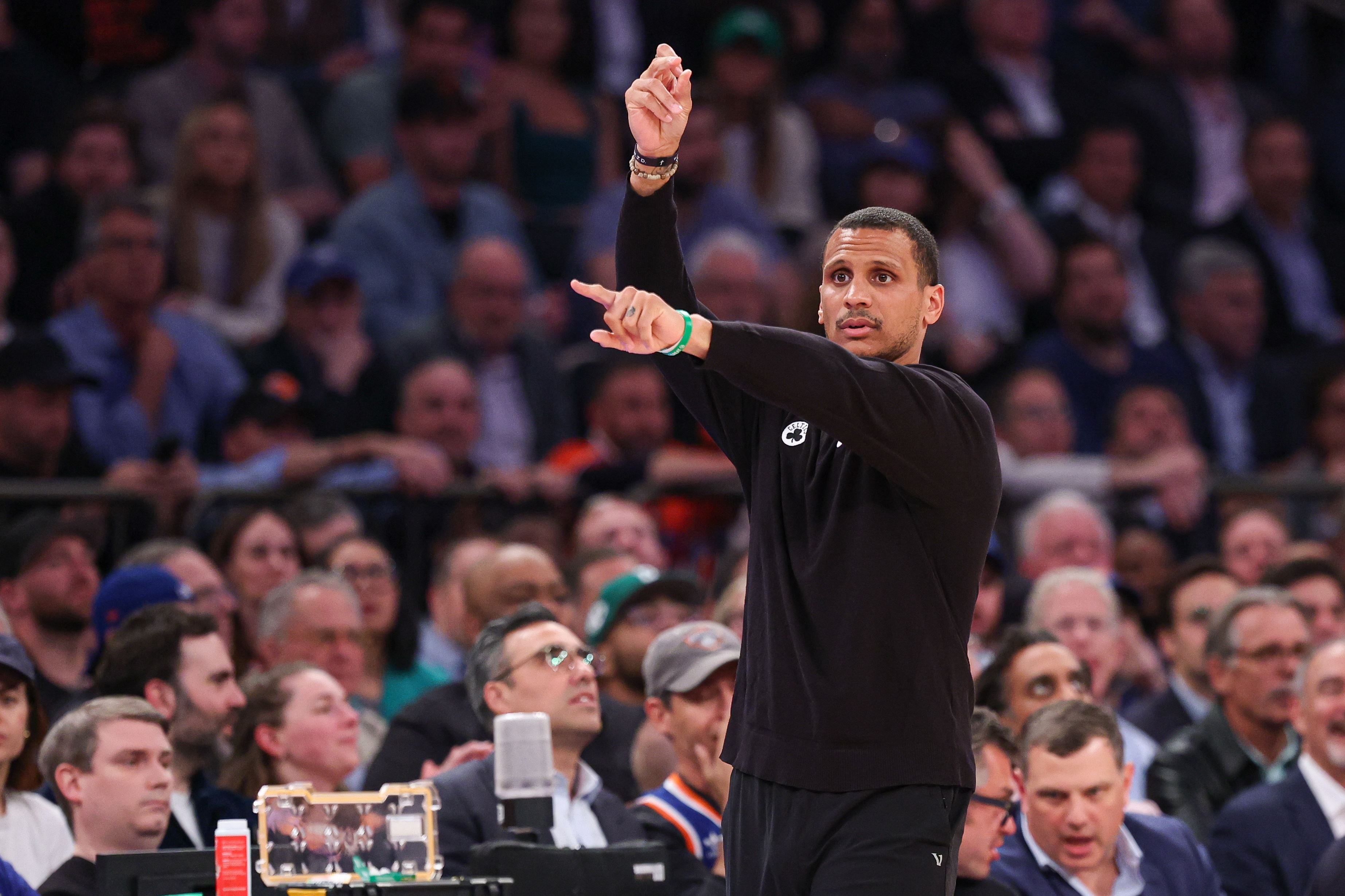 马祖拉：今天是季后赛级别的对抗强度 我们要提高身体对抗