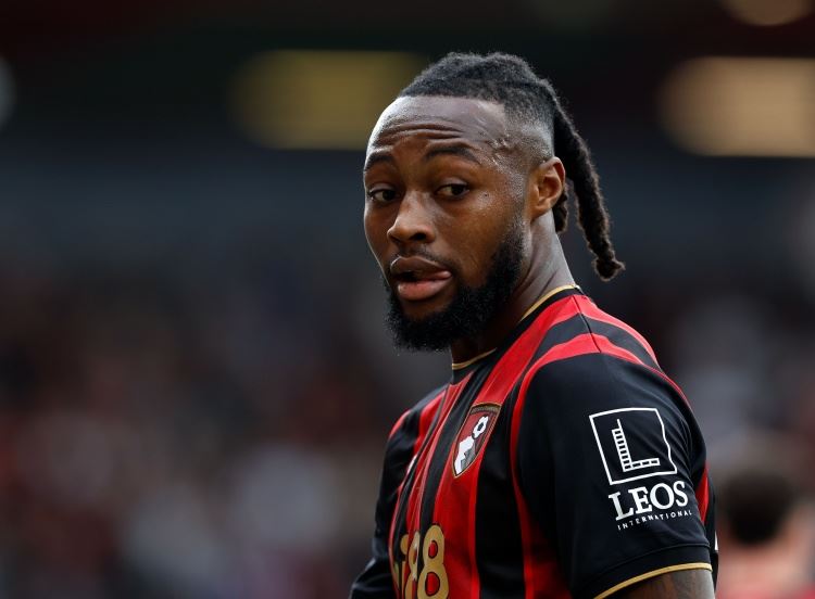 天空体育：曼联和曼城将争夺塞梅尼奥，利物浦目前正在观望