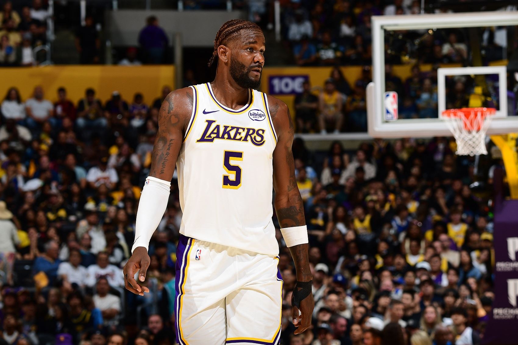  疲态尽显！湖人本场仅1断&来自艾顿 太阳16断 快攻得分湖人2-28