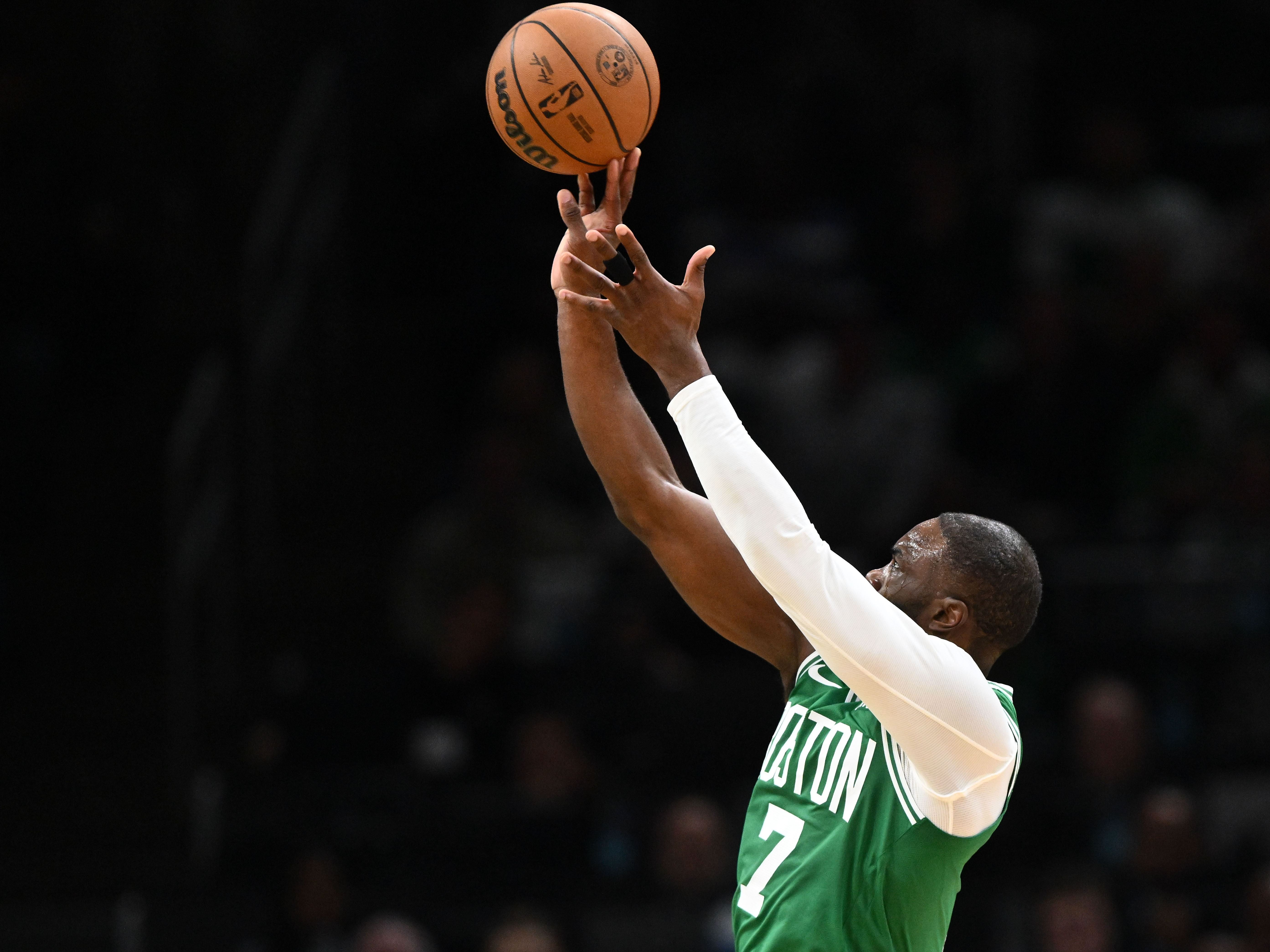 罚球丢了7个？！杰伦·布朗25中13空砍34分8板7助3帽