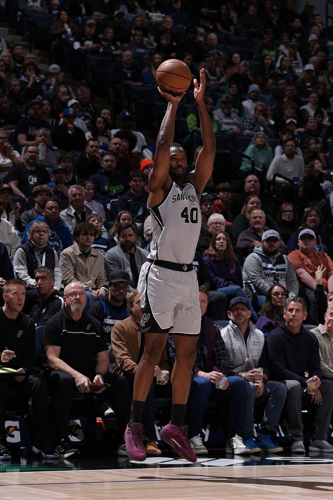 半决赛和决赛三分12中0 ！勇记调侃巴恩斯：16年的他穿越到了今晚