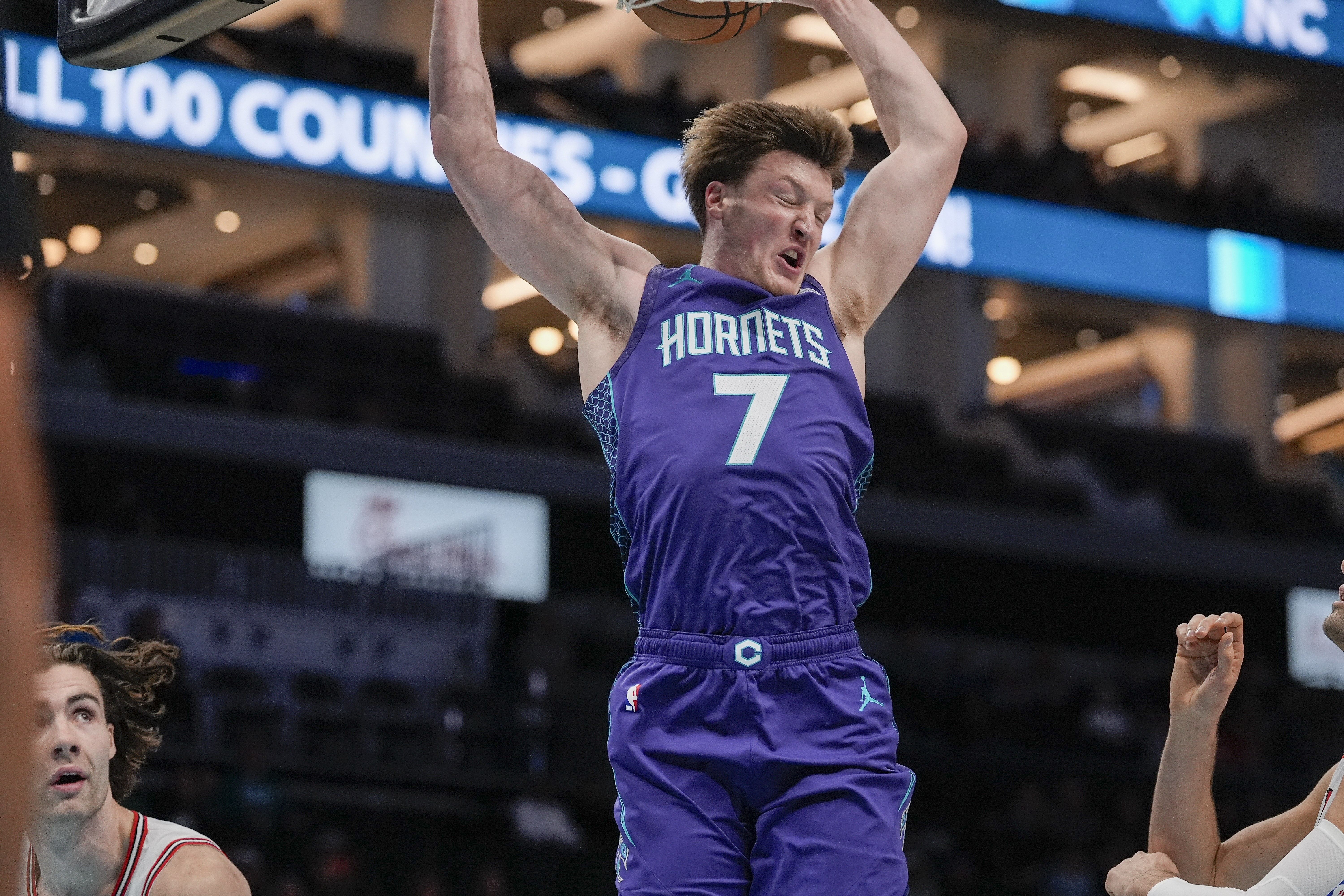 【菜鸟】克尼佩尔19中11飙29分 埃奇库姆26分6板 杰明8中6砍17分