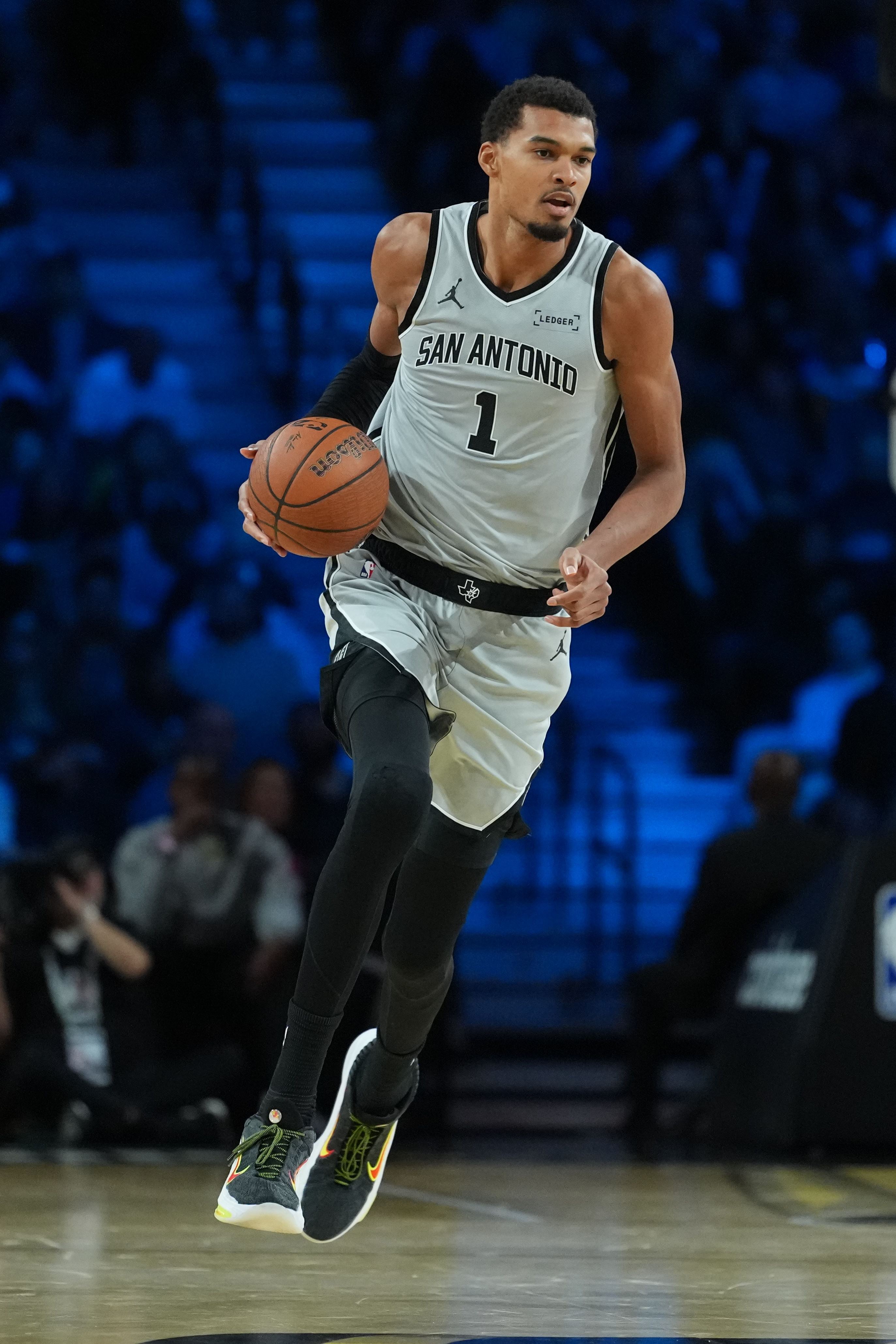 刺记：文班必须尽快明确决胜时刻的打法定位 阵容磨合后未来可期